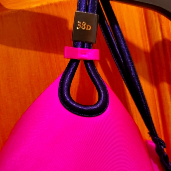 Bra demi NWT 38D Victoria Secret 5 ways to wear it deep pink with black straps - Picture 3 of 8